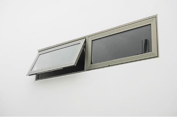 cửa sổ mở hất 2 cánh công trình
